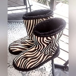 UGG BOOTS SIZE 6
